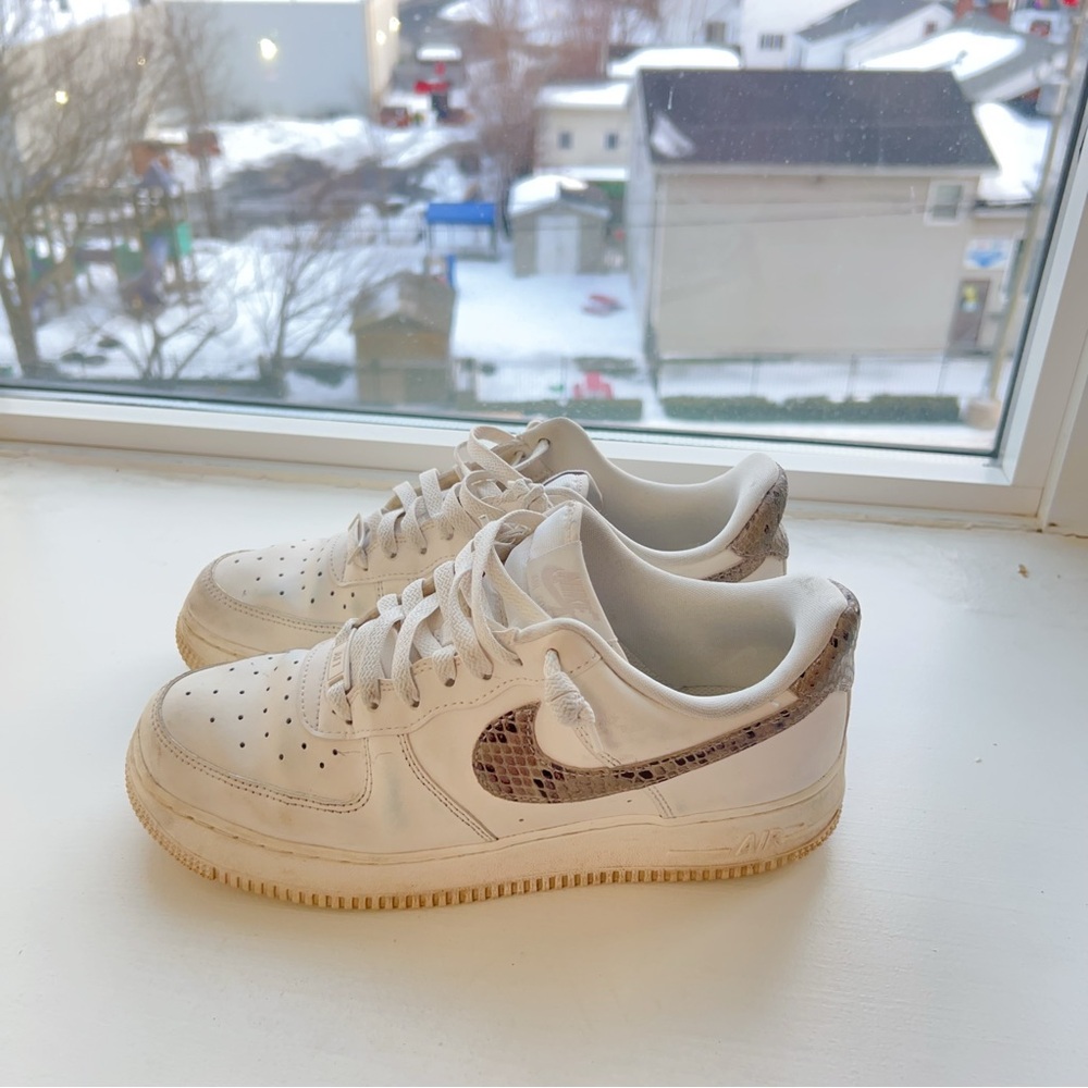 Nike Women’s Air Force Sneaker Size US8.5